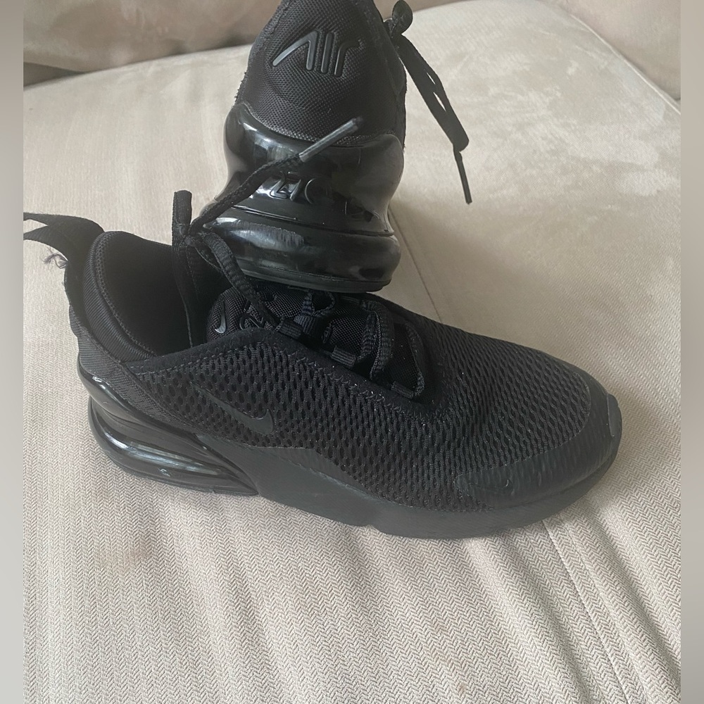 Airmax 270 little kids. Size 1Y